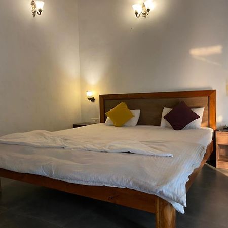 Hotel River Orchid Resort 사타라 외부 사진