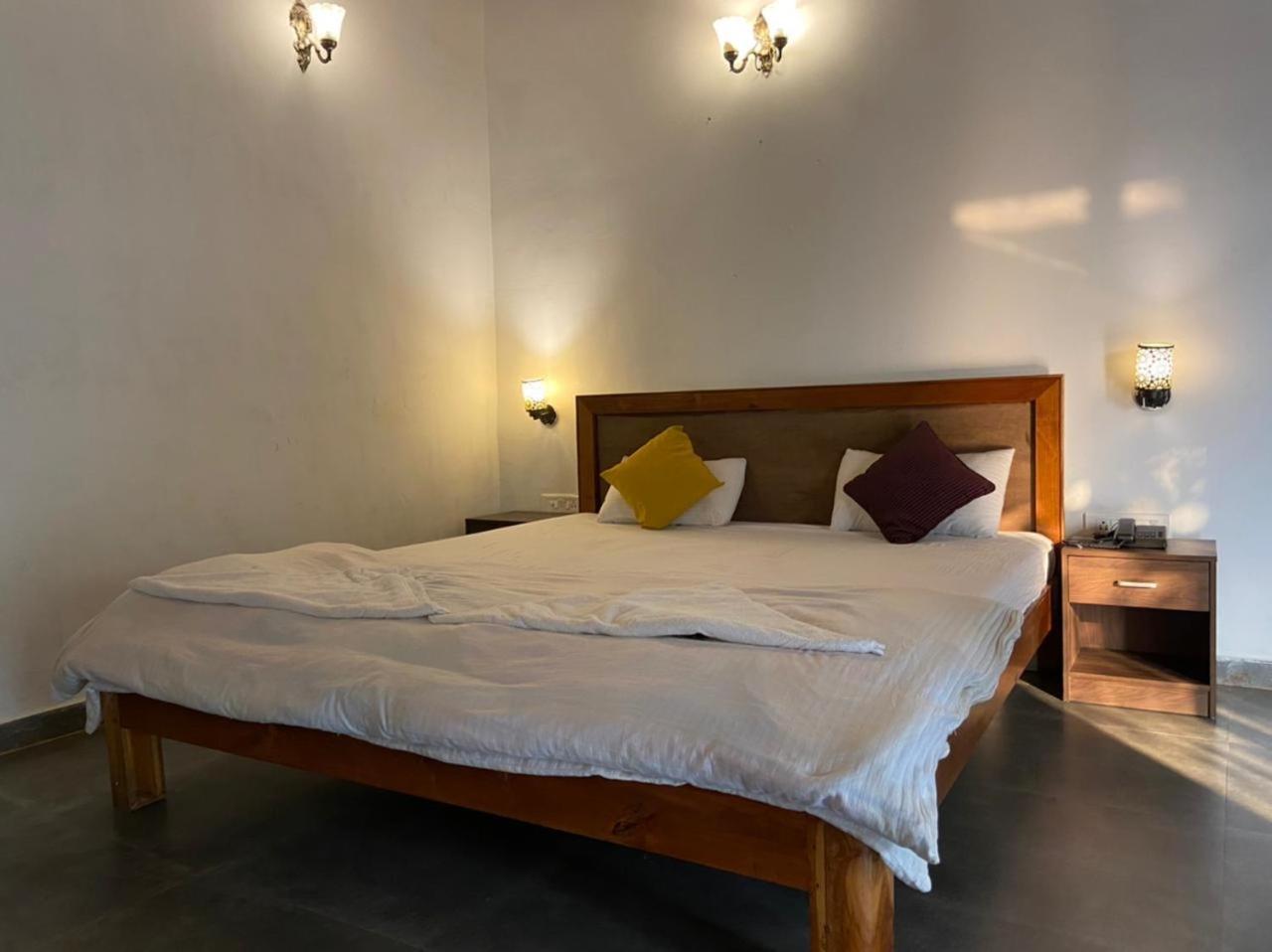 Hotel River Orchid Resort 사타라 외부 사진